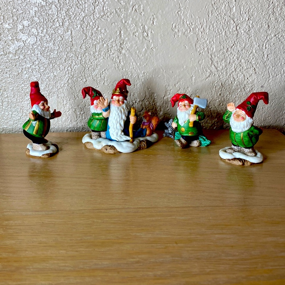 Vintage 1993 Fitz & Floyd “Holiday Hamlet” Collection ~ Set of 4